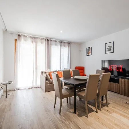 Moderno Con Terrazza & Palestra Apartman *